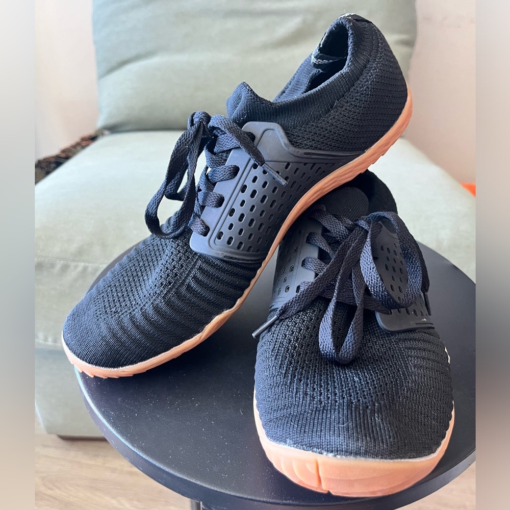 Woman’s WHITIN Wide Toe Grounding Athletic Shoes
